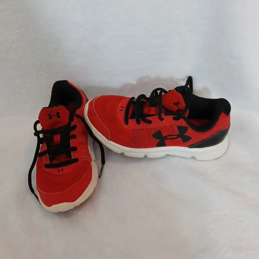 Under Armour Red Tennis Shoe Size 1Y Youth - Picture 4 of 7